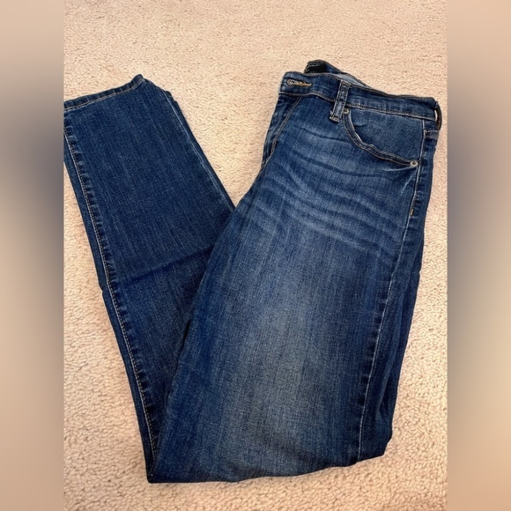 Medium wash skinny jeans